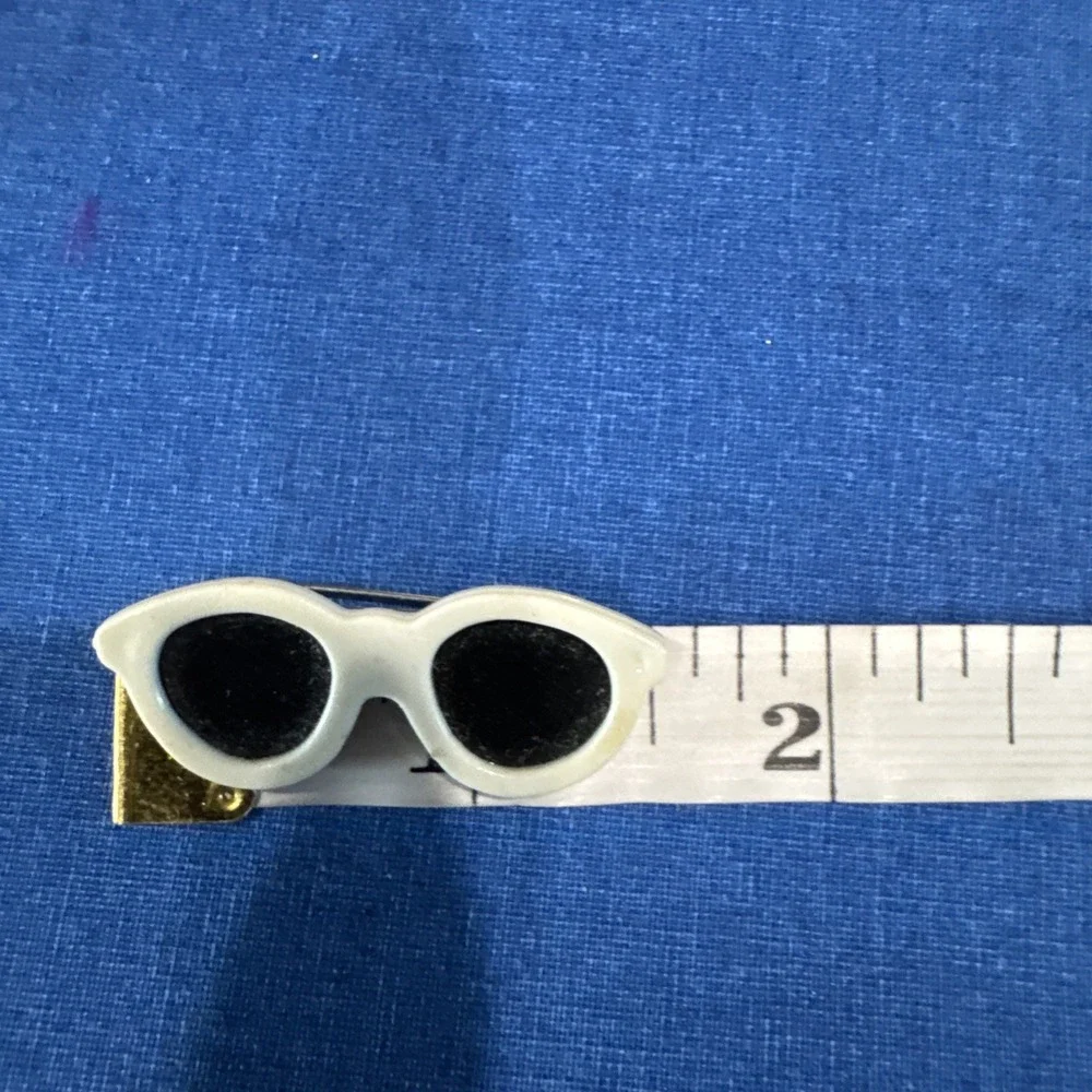 Vintage White Sunglasses Pin Brooch 1.5
